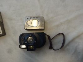 2 MINOLTA ANTIK FILM KOMPAKT KAMERAS.LÄÜFT