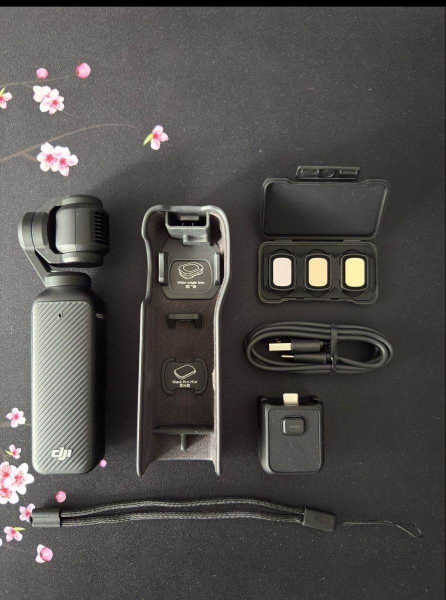 DJI Videocamere: DJI Osmo Pocket 3 avec accessoires – Nuovo (secondo la descrizione) da Noës venduto da ale_b88q