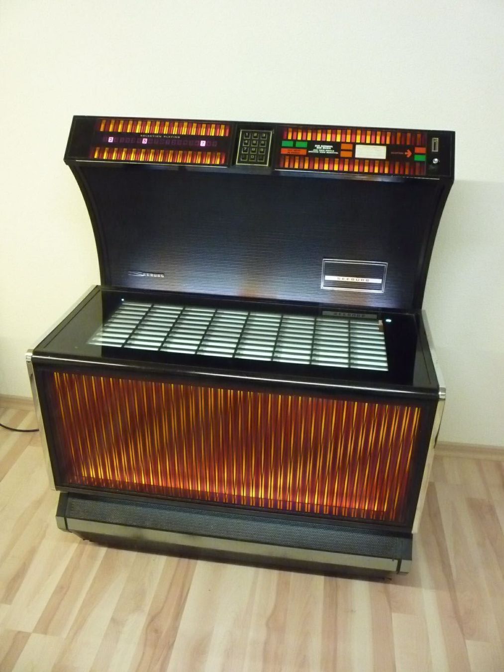 Jukebox: Seeburg-Jukebox USC2 Bandshell Firestar – Usato da Erlinsbach venduto da Stu-ff 1