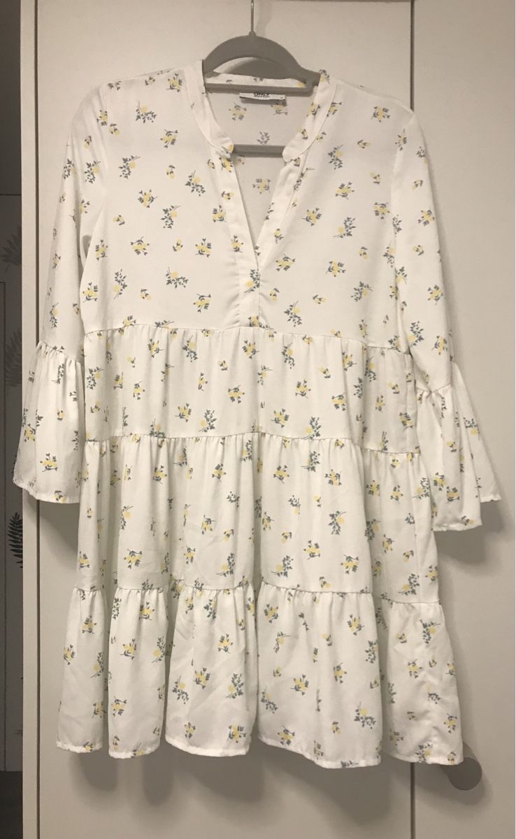 Only Kleider: ONLY Blumenkleid weiss Gr. 38 frühlinghaft – Gebraucht aus Dübendorf von nela123 1