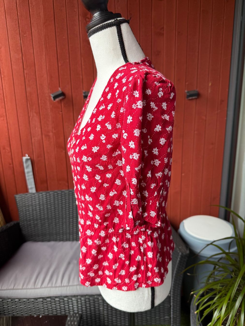 Chemisiers: Sommer Bluse, Rot mit Blumenmuster 34 – D'occasion à Riehen par edu_92w7 1