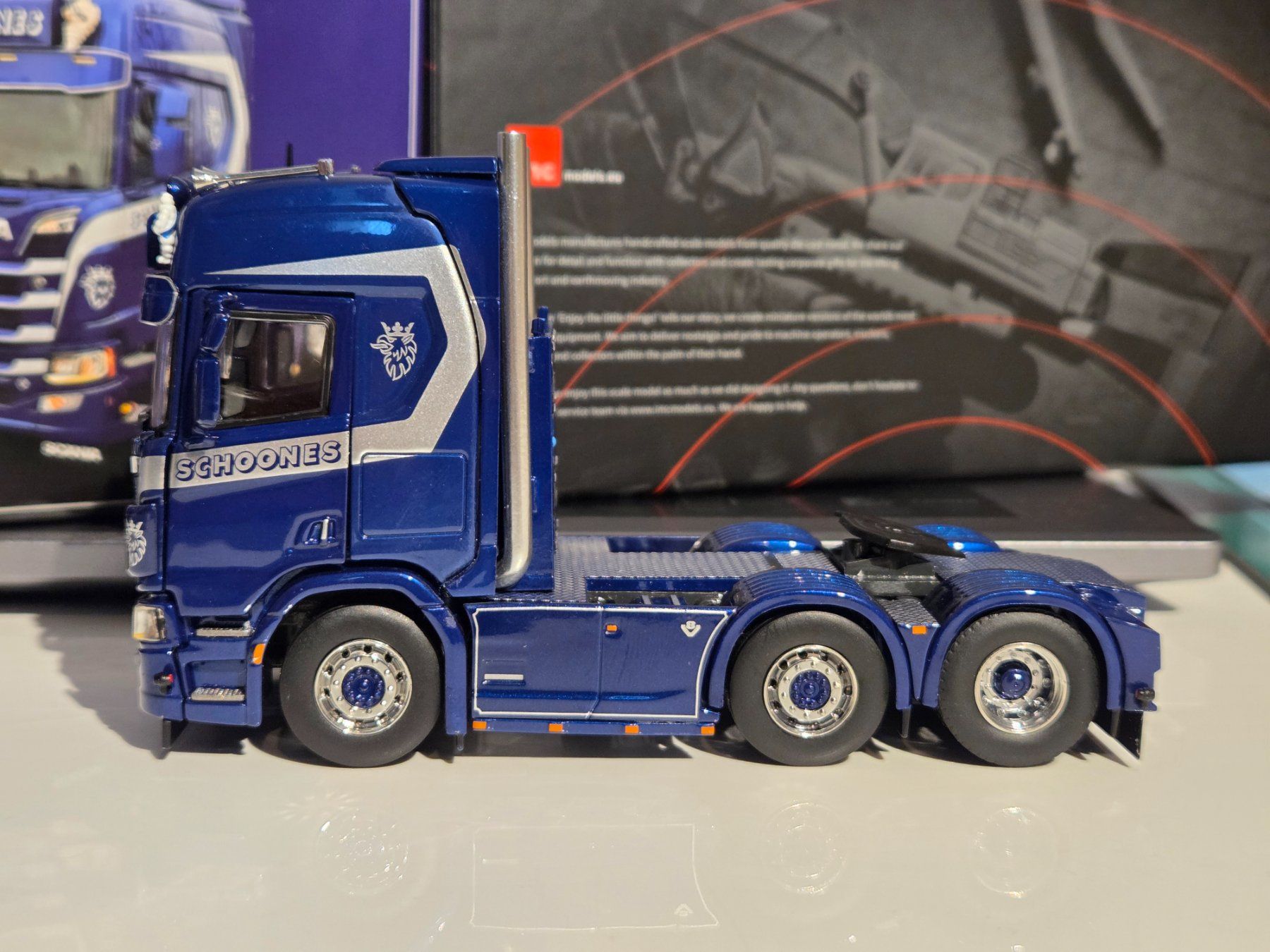 Scania Kit di modellismo & Modellini statici: Scania Schoones IMC 1:50 – Nuovo e nell'imballaggio originale da Baar venduto da Liebherrbagger 1