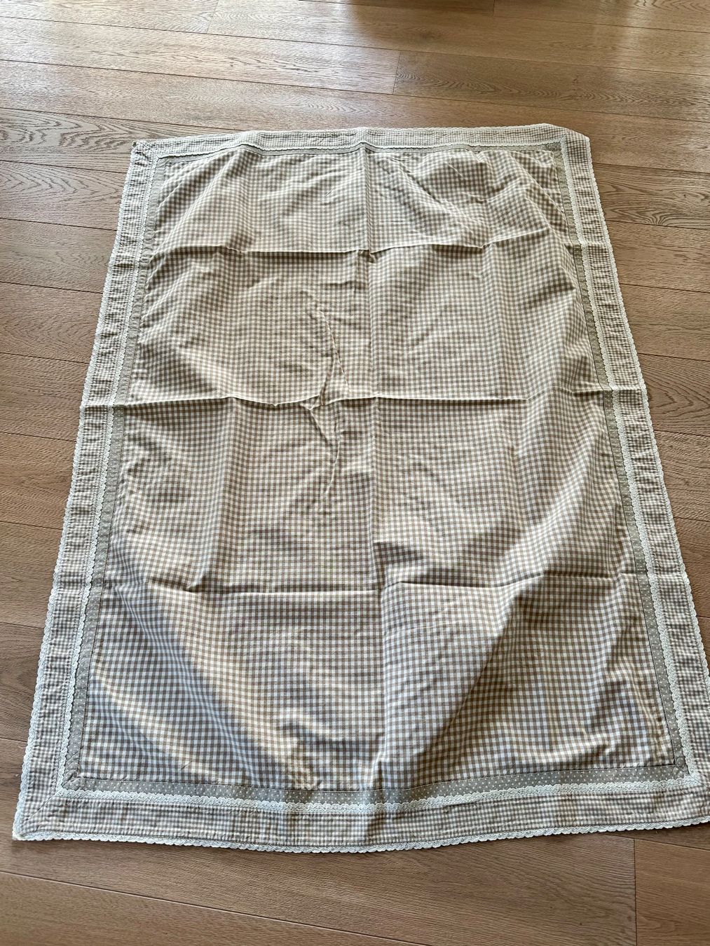Decken: Tischdecke Decke Karomuster mit Spitze – Gebraucht aus Gutenswil von You09