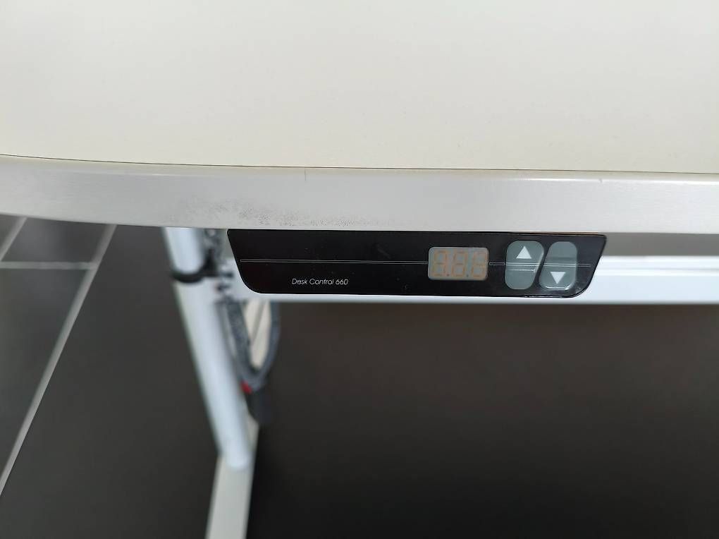 Schreibtische: grosser Profi Sitz-Stehtisch elektrisch höhenverstellbar – Gebraucht aus Buchs AG von UmweltFreunde 2