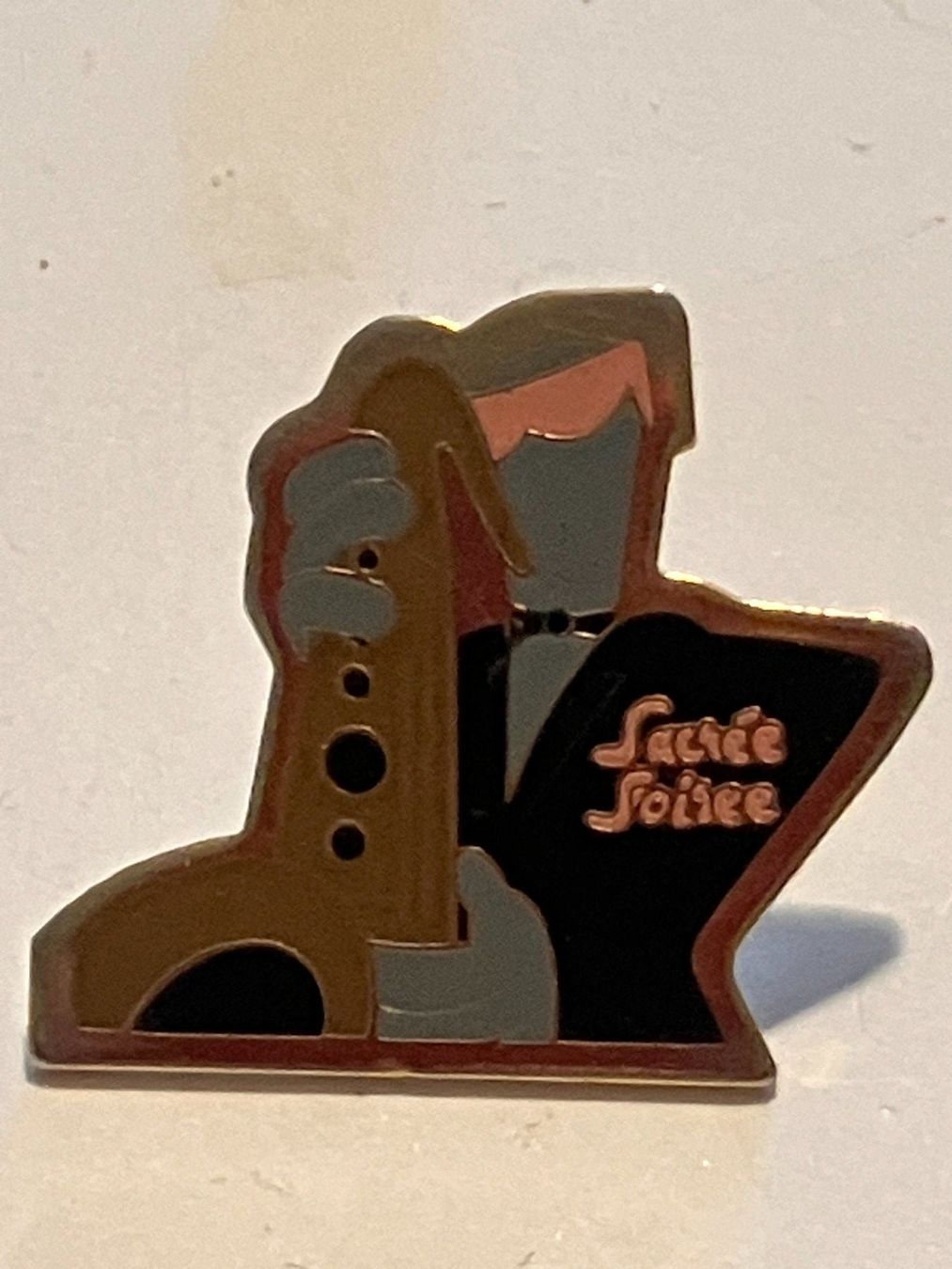Placchette & Badge: 1 Pin Sacre Soiree – Usato da Basel venduto da djwwpp