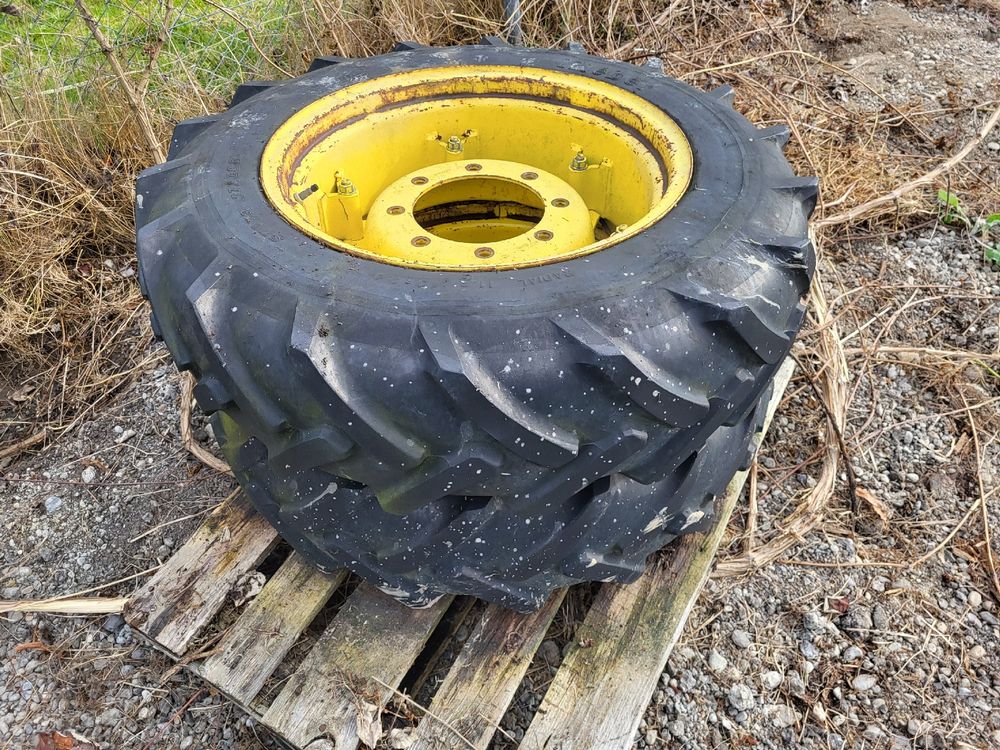 John Deere Räder 11.2/10R24 (Gebraucht) in Dettighofen für CHF 41 – nur ...