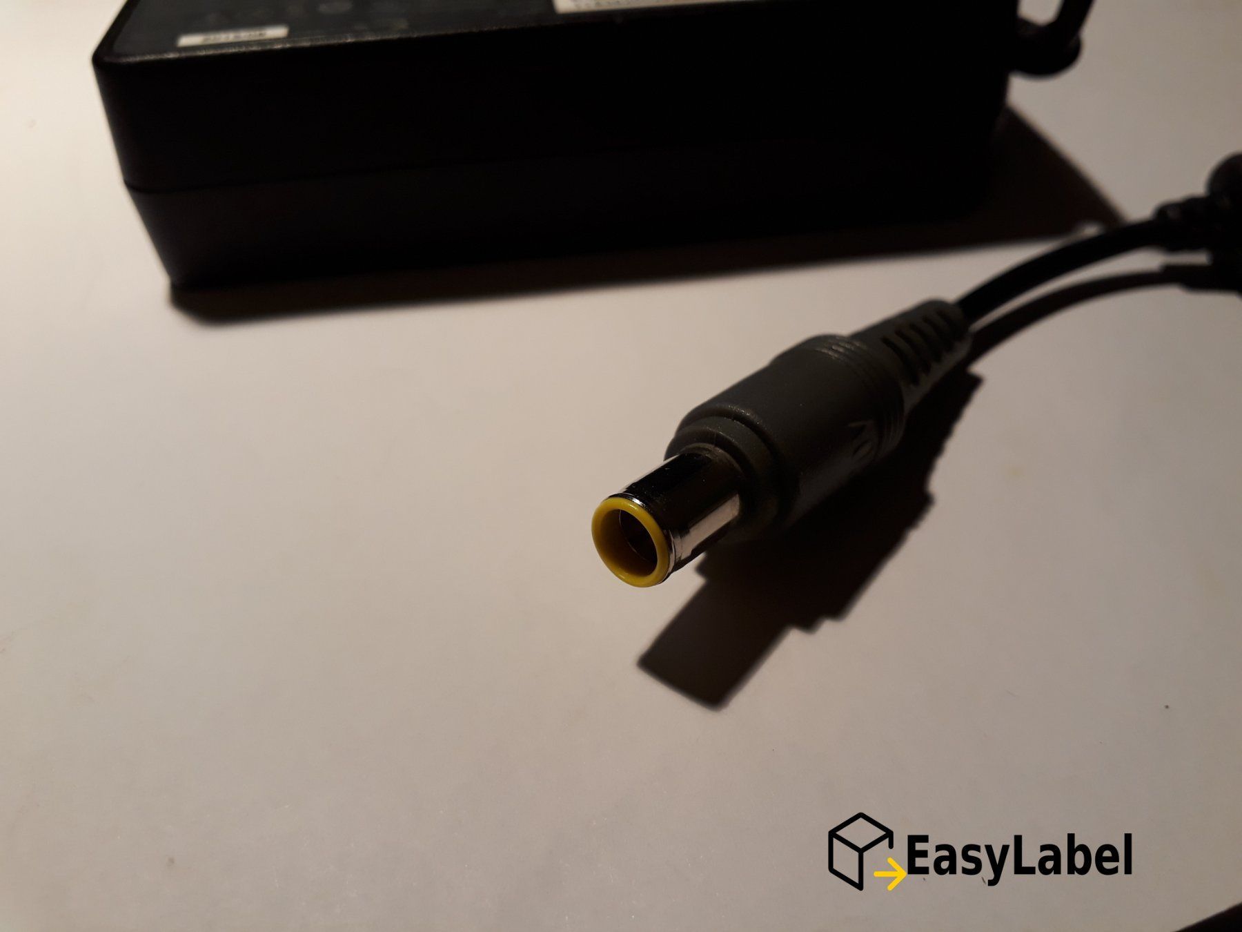 Lenovo Caricabatterie: Lenovo Netzteil 65W, 20V, 3.25A, rund – Usato da Glattpark(Opfikon) venduto da easylabel 4