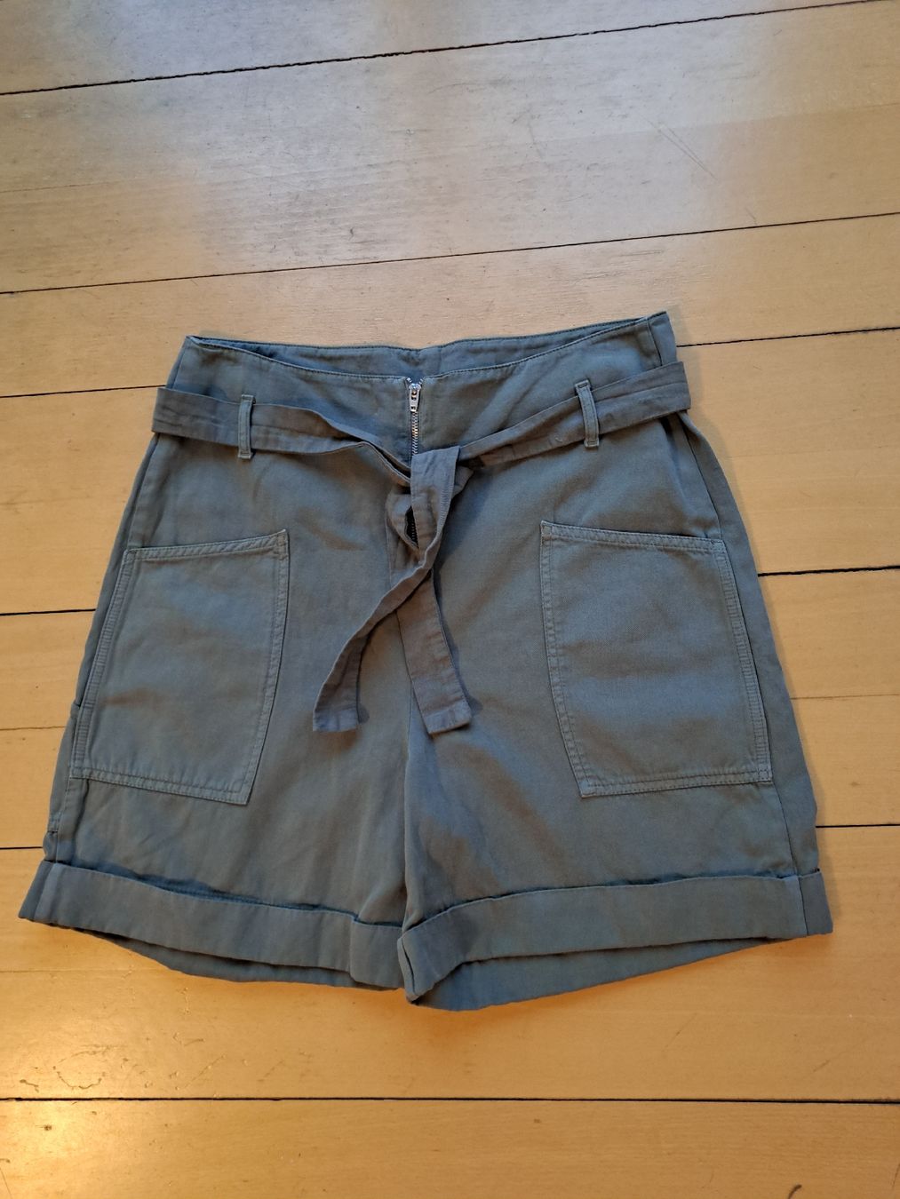 Pantaloni: BA&SH Shorts – Usato da Thalwil venduto da sternenstaub369