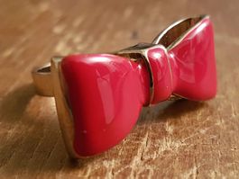 Ring Masche Lätsch rot emaille? goldfarben, dekorativ
