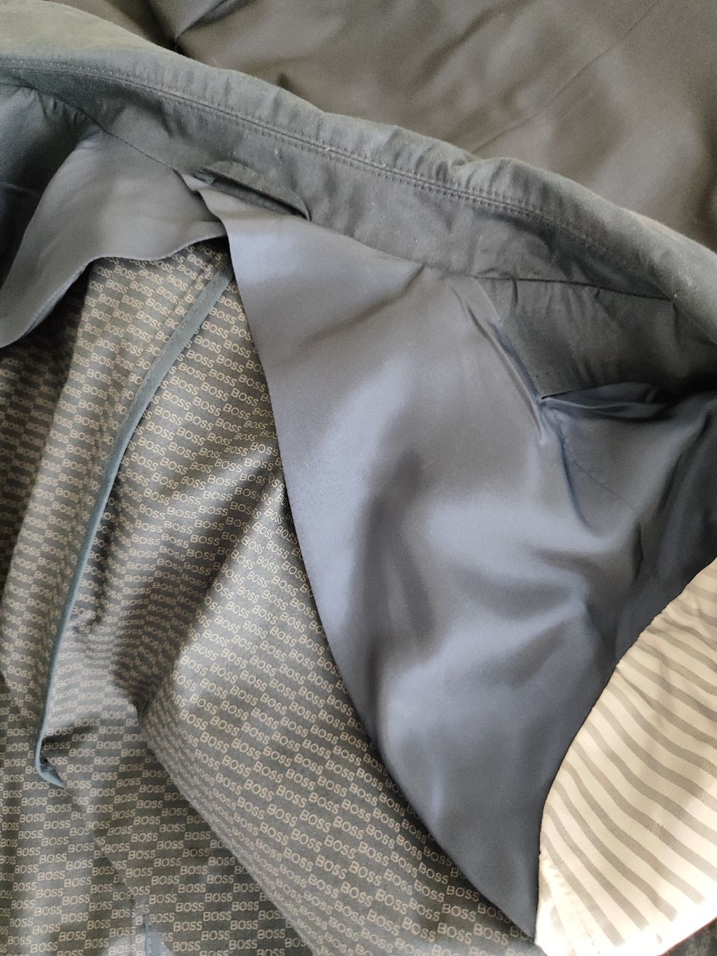 Hugo Boss Cappotti: Boss regen Jacke gr 52 – Usato da Langnau am Albis venduto da Judithsebi 2