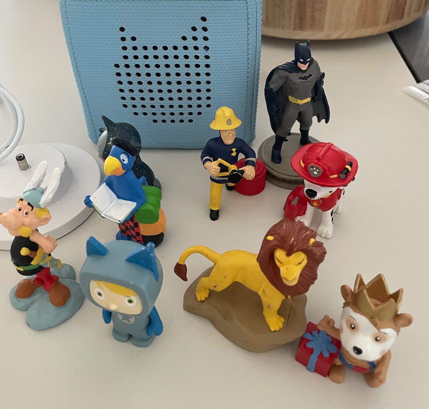 Tonies Spielzeuge: Toniebox Hellblau mit 9 Figuren – Gebraucht aus Zürich von Submit123 1