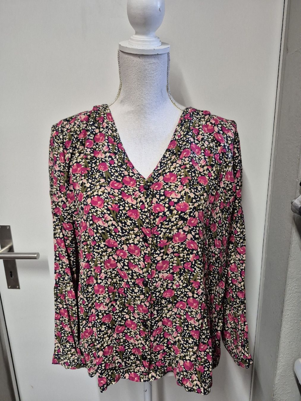 Des Petits Hauts Camicette: Viskose Bluse von Des Petits Hauts, Gr. T4(L)Blumenmuster – Usato da Merligen venduto da muss_haben