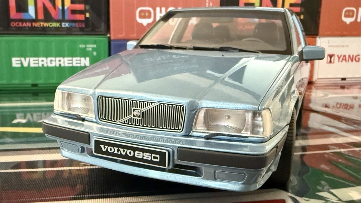 Volvo Modellini d'auto: Volvo 850 Modellauto hellblau neuwertiger Zustand – Nuovo (secondo la descrizione) da Basel venduto da Zomeg 2
