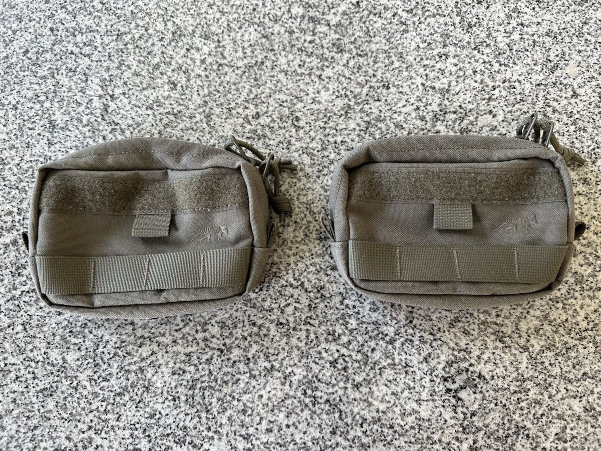 Sacs: 2x TT horizontal pouch in IRR Steingrau Olive – D'occasion à Steinhausen par casaplia