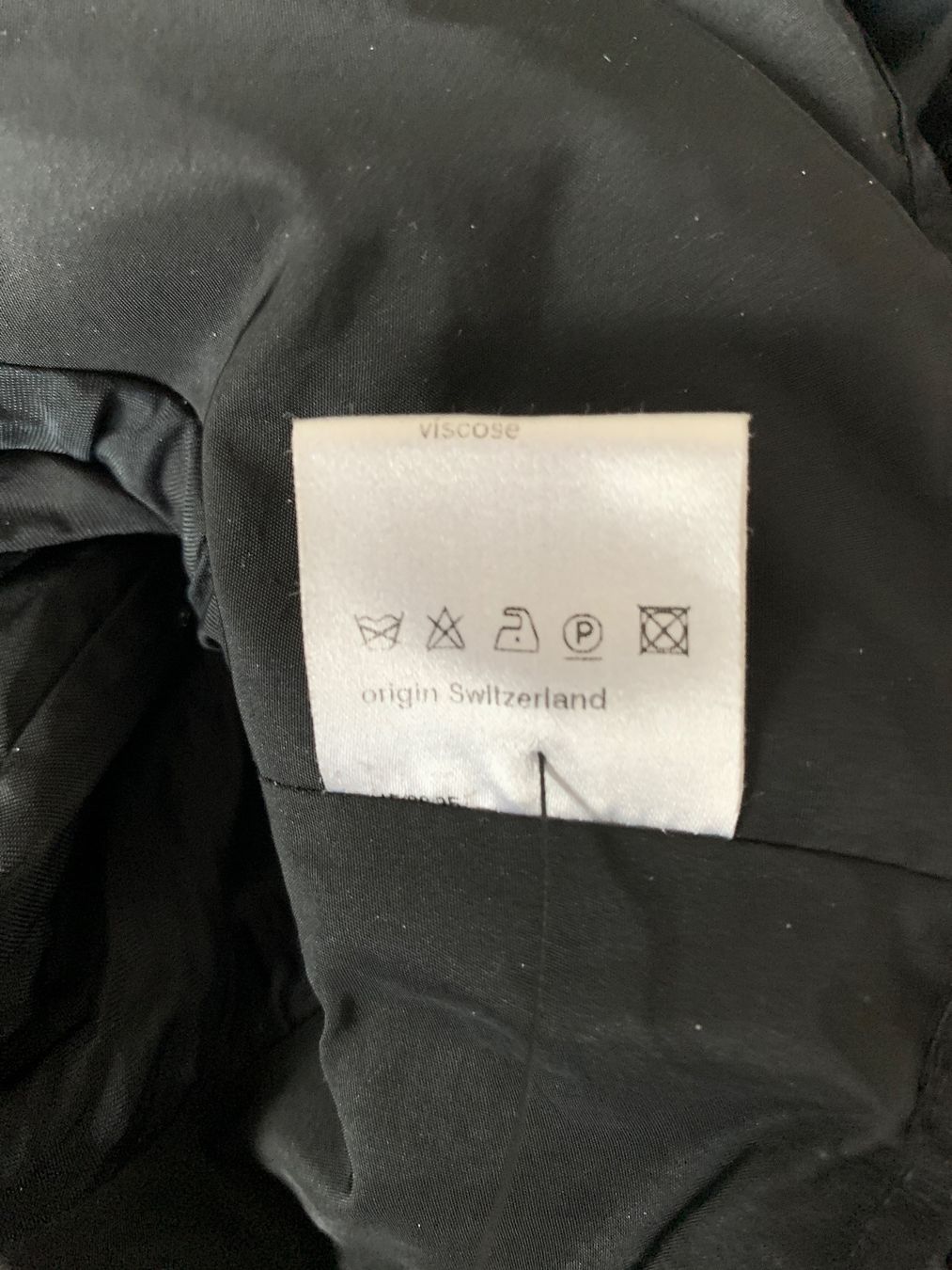 Akris Cappotti: AKRIS: Cooler schwarzer Trenchcoat mit Innenfutter, 38 – Usato da Luzern venduto da designluzern 7