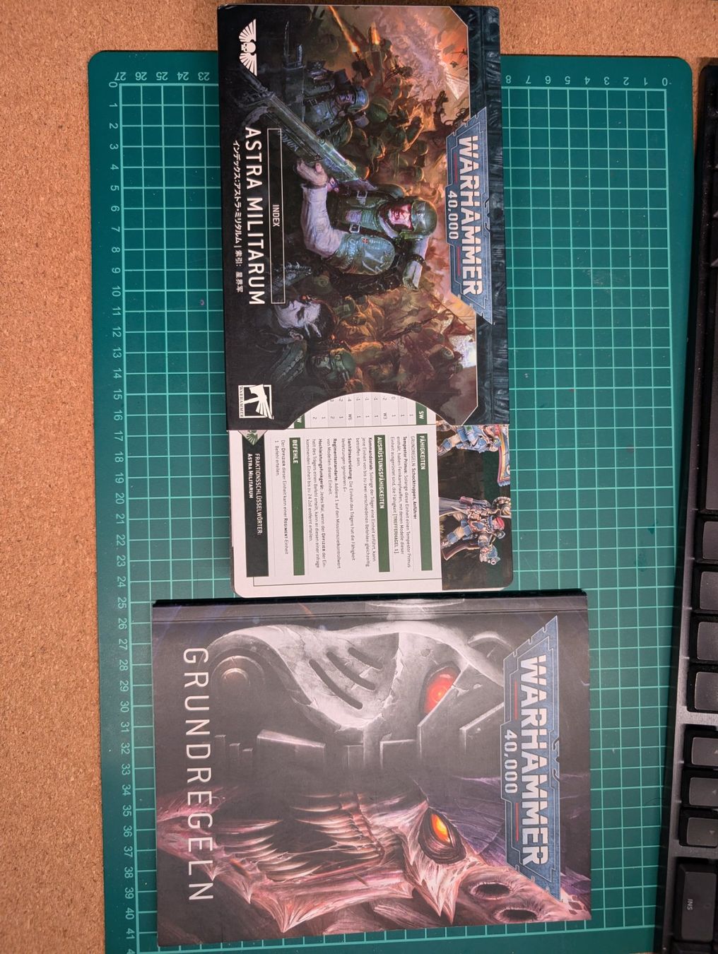 Libri: Astra militarum codex + grunregeln warhammer 40k – Usato da Bavois venduto da petitchauve