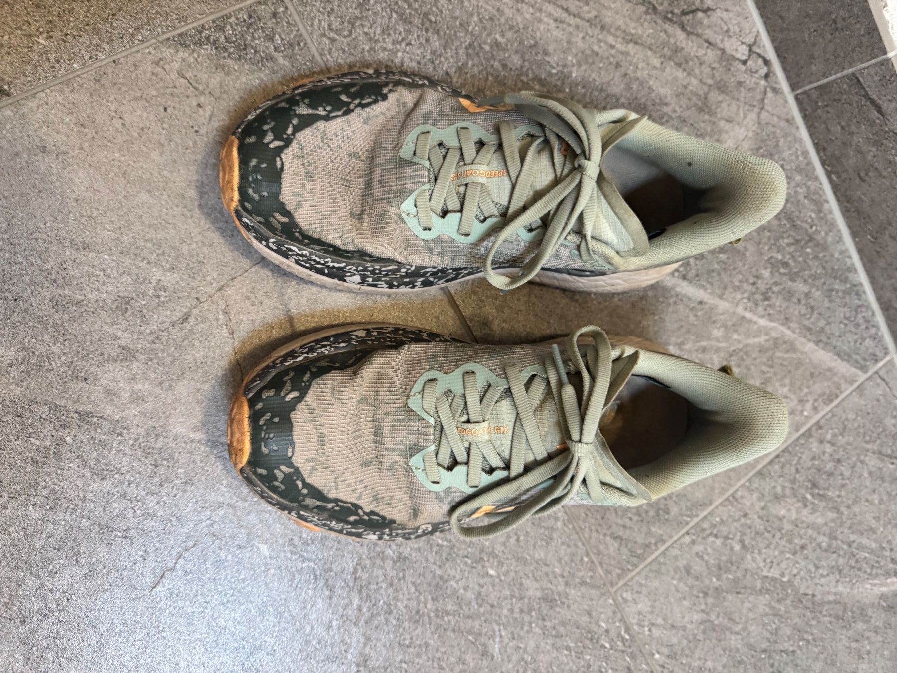 Hoka One One Damenschuhe: Hoka de course speedgoat 6 – Gebraucht aus St-Pierre-Clages von Norardini14.