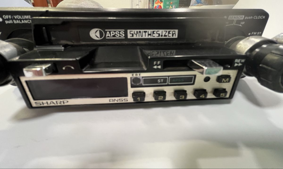 Sharp Radios: Oldtimer SHARP RG-6550H Radio APSS Synthesizer – Gebraucht aus Winkel von Tongabonga 2