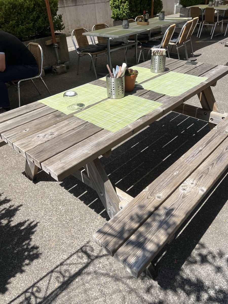 Tavoli: Gartentische mit Bänken aus Holz, – Usato da Dübendorf venduto da Troggy 2