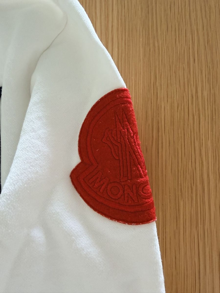 Moncler Maglioni & Felpe: MONCLER White Sweatshirt Size 2 NOW Logo good condition – Usato da Wauwil venduto da pflaumenB 1