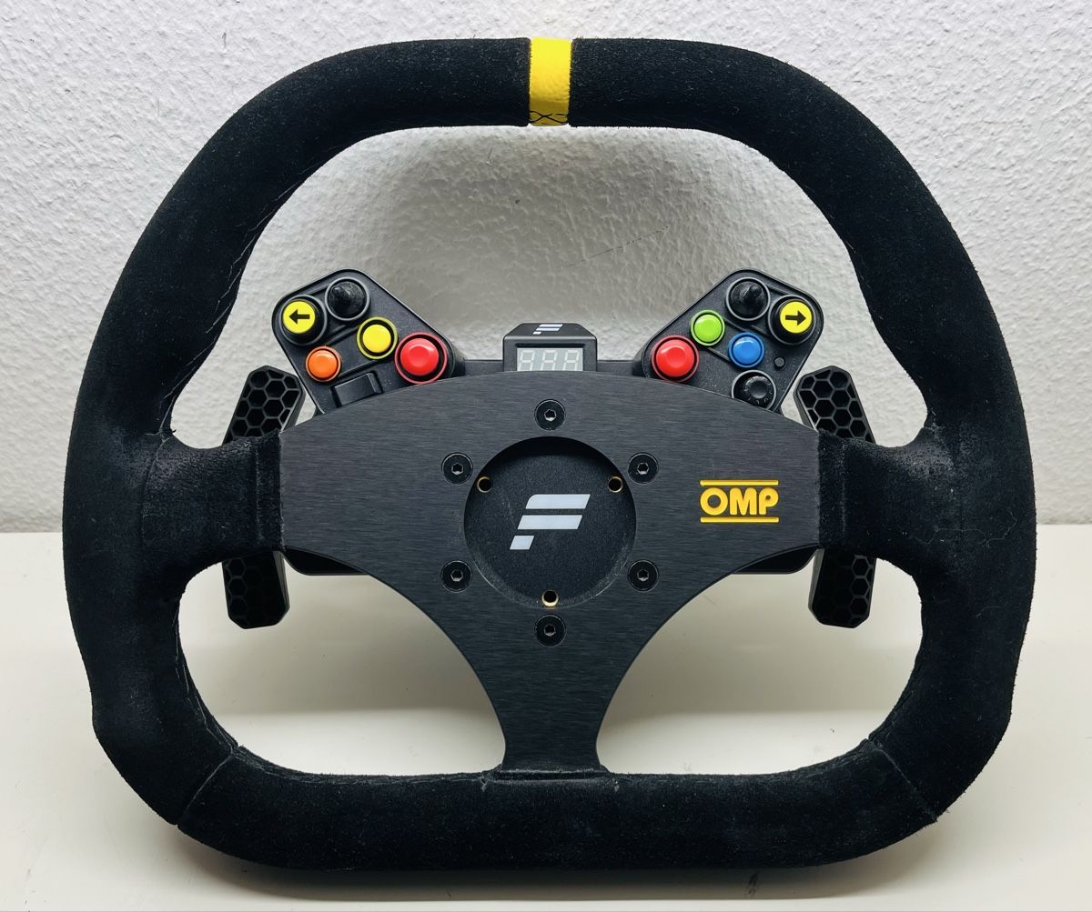 Fanatec Controller: FANATEC Universal Hub mit OMP Lenkrad – Usato da Onex venduto da KTaufiq