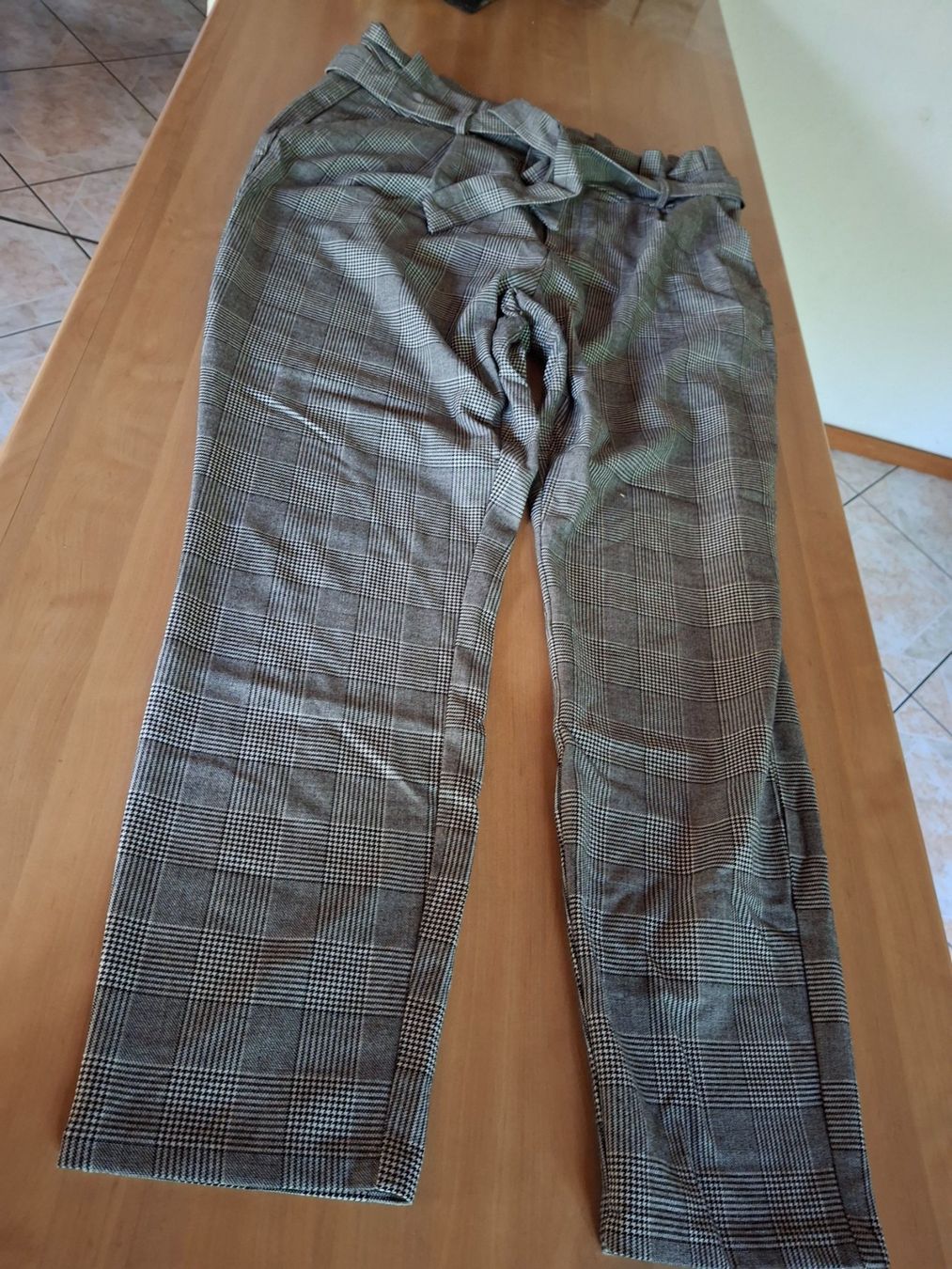 Vero Moda Pantaloni: Pantalon taille XL marque Vero Moda – Usato da Villiers venduto da san_jn5w