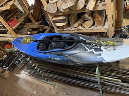 Kayak mit Paddel 