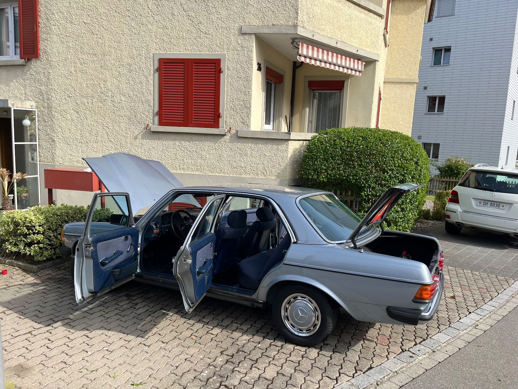 Mercedes-Benz Automobili: Oldtimer Mercedes Benz 200 W123 – Usato da Neuhausen venduto da BETO73 1