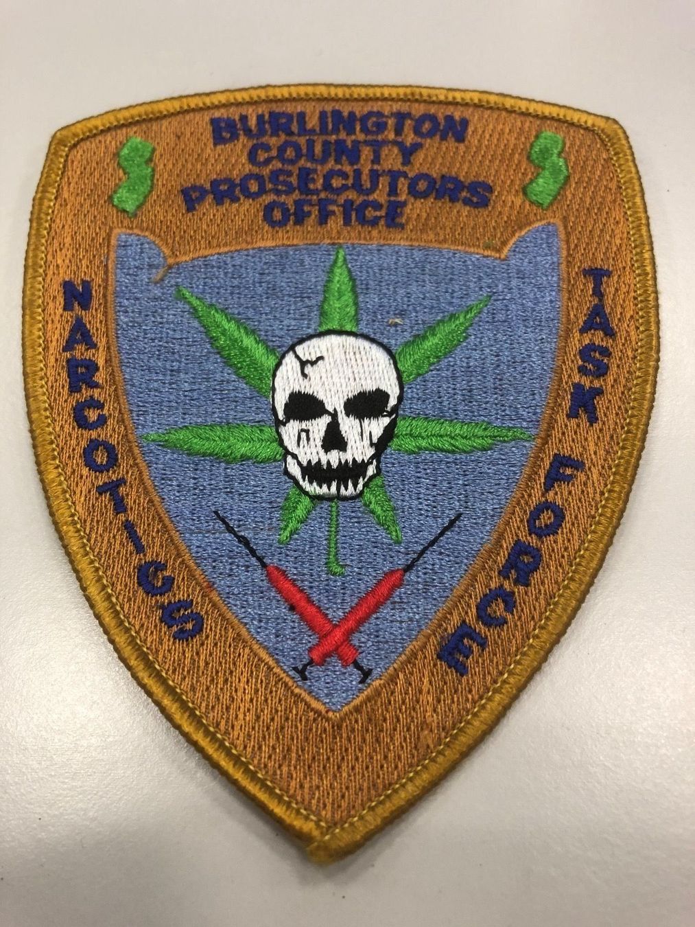 Plaketten & Abzeichen: abzeichen badge police drug force – Gebraucht aus Lyss von Schmuggler