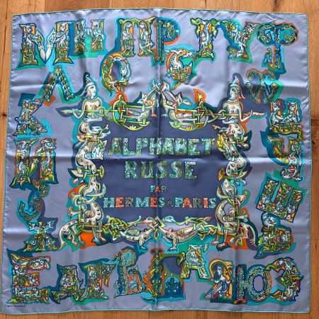 🐎 Original Hermès Foulard „Alphabet Russe“ – Carré 90 cm