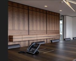 wandhängendes Sideboard – Amerikanischer Nussbaum – 3.0 m
