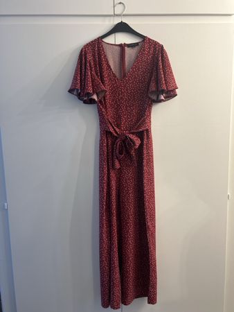 Chic polka dot jumpsuit, perfect for summer garden parties!