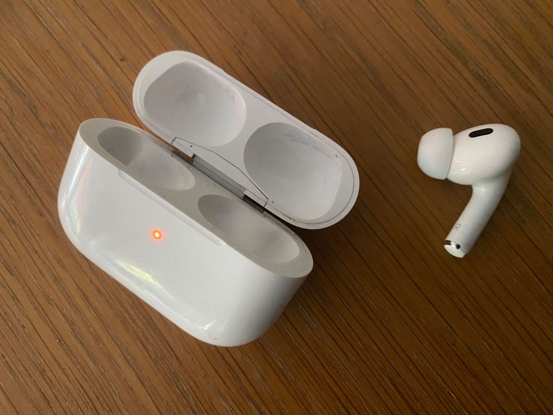 Apple Cuffie: Apple AirPods 2 Pro mit Ladecase, rechts – Usato da Spiegel b. Bern venduto da corn2009 1