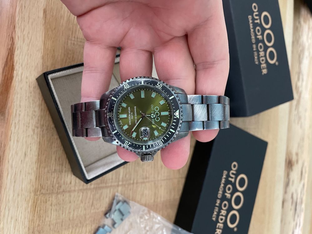 Montre Homme Out Of Order Casanova Quartz Suisse - Acier Noir, Saphir, 100m étanche, Neuf étiqueté