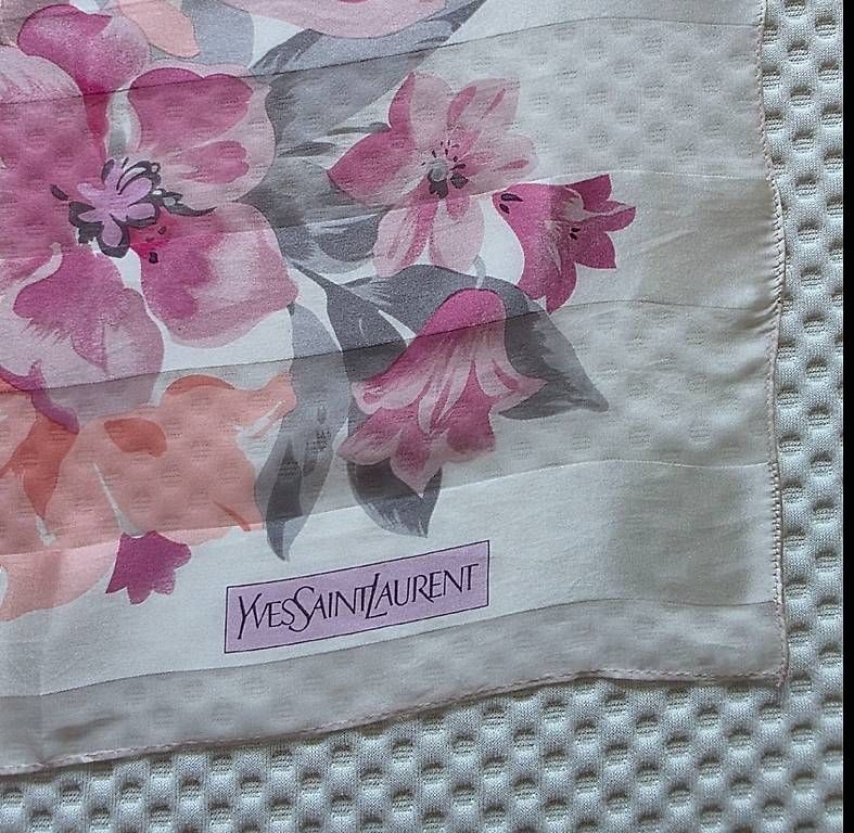 Foulards, Tücher & Schals: YSL Seidentuch – Gebraucht aus Zürich von sanela1122 4