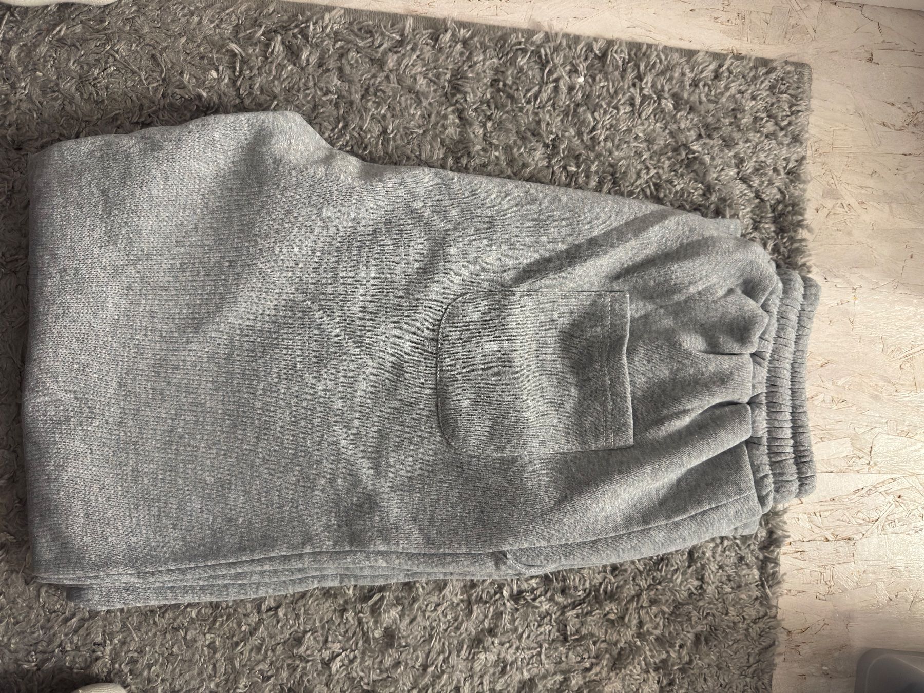 Pantaloni: Graue Trainerhose – Nuovo (secondo la descrizione) da Römerswil LU venduto da oli_9hd5