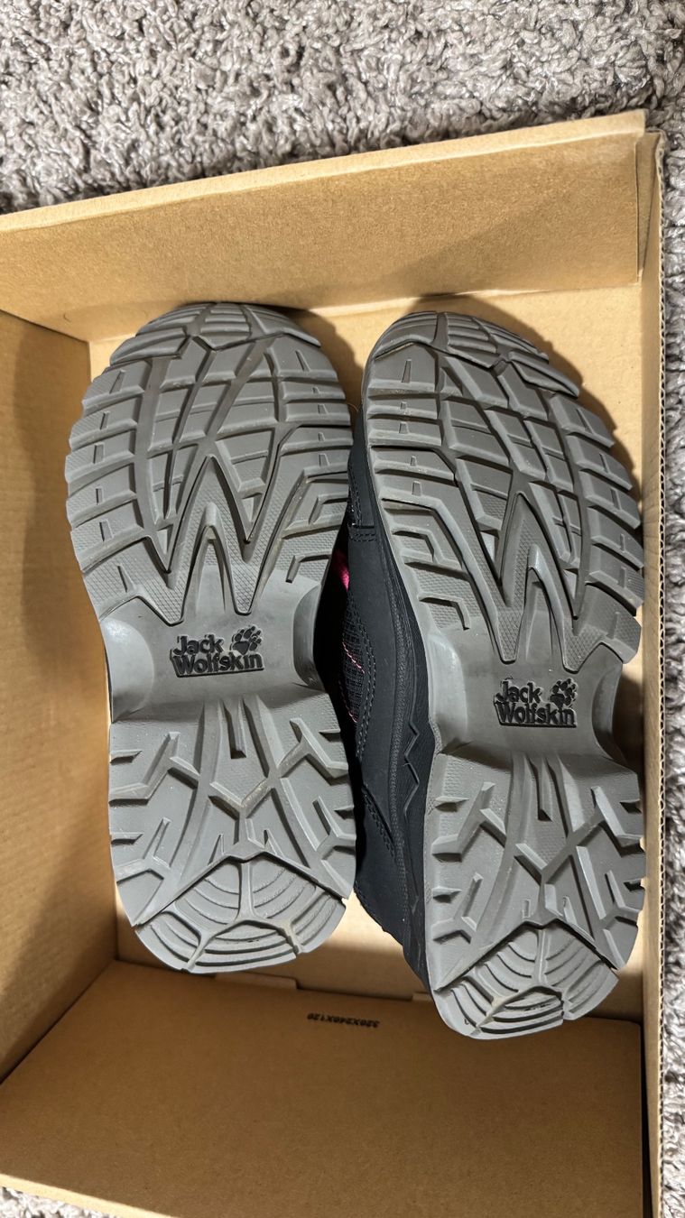 Jack Wolfskin Scarpe per ragazze: Jack Wolfskin Kinder Wanderschuhe Gr. 35 – Usato da Genthod venduto da Tidus04 2