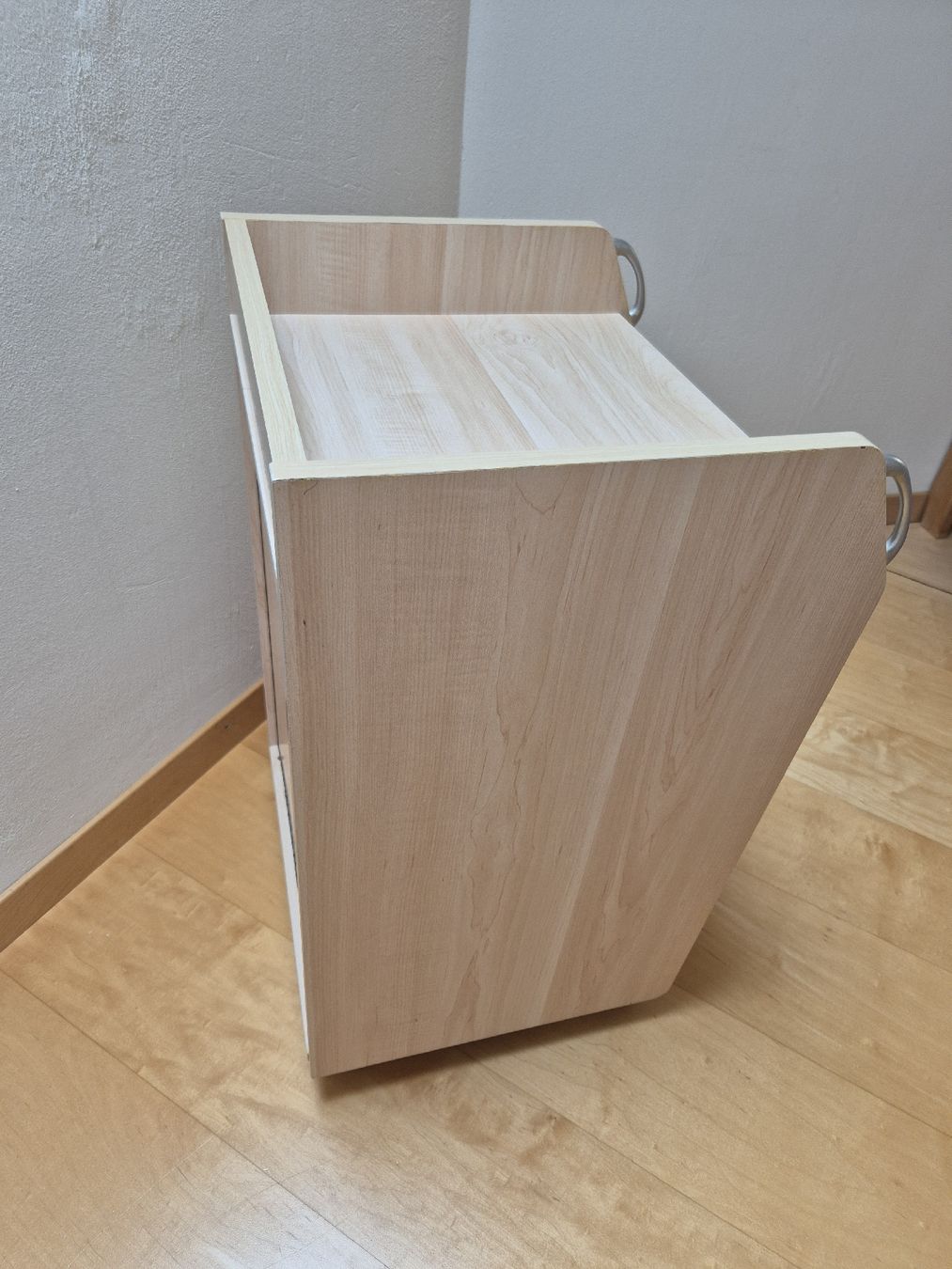 Korpus: Praktischer Rollcontainer mit 4 Schubladen – Gebraucht aus Domat/Ems von ver_7q9b 2