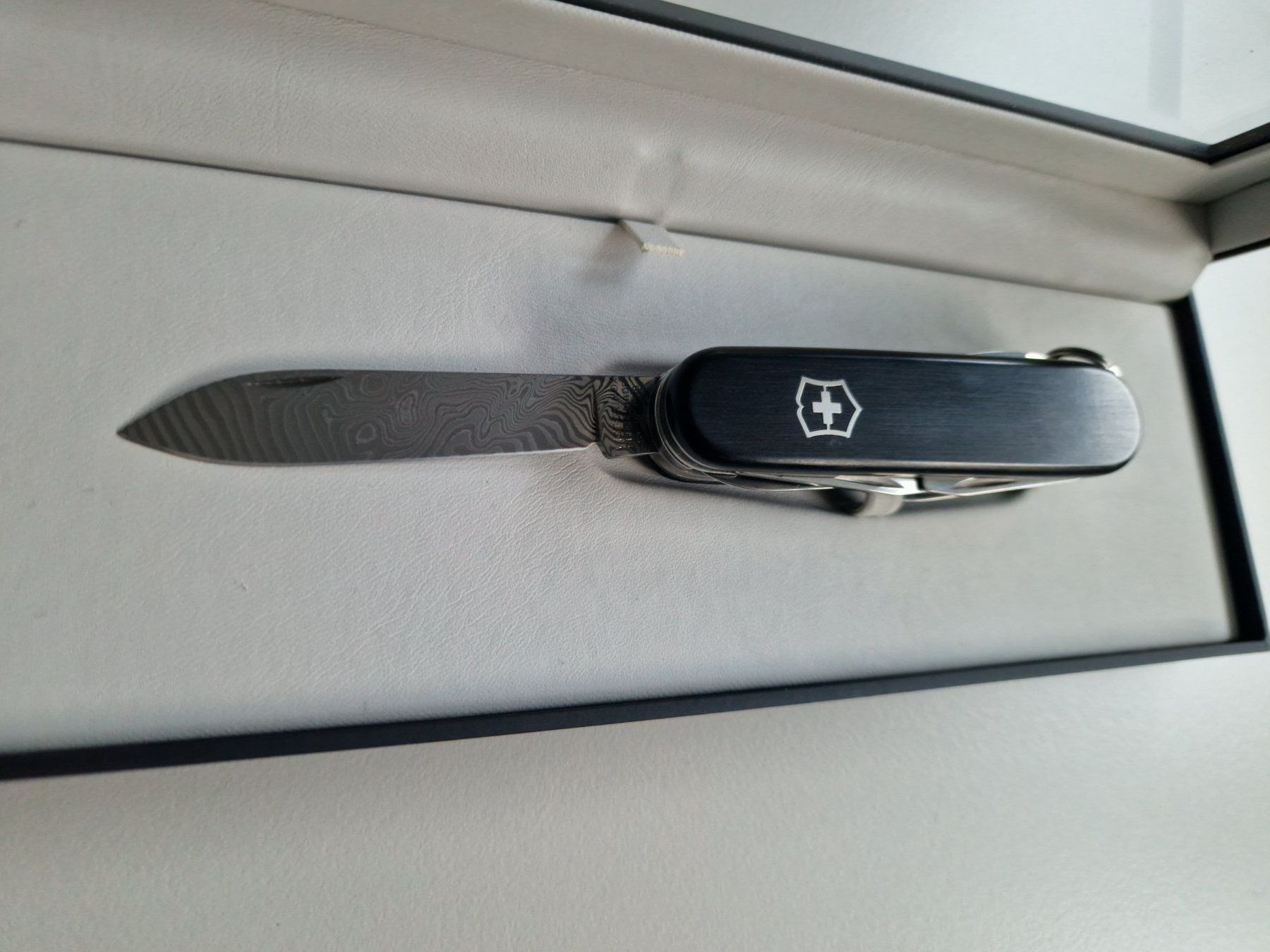 Victorinox Coltelli tascabile: Victorinox Damast Limited Edition 2011 – Nuovo (secondo la descrizione) da Kerns venduto da cucula 2