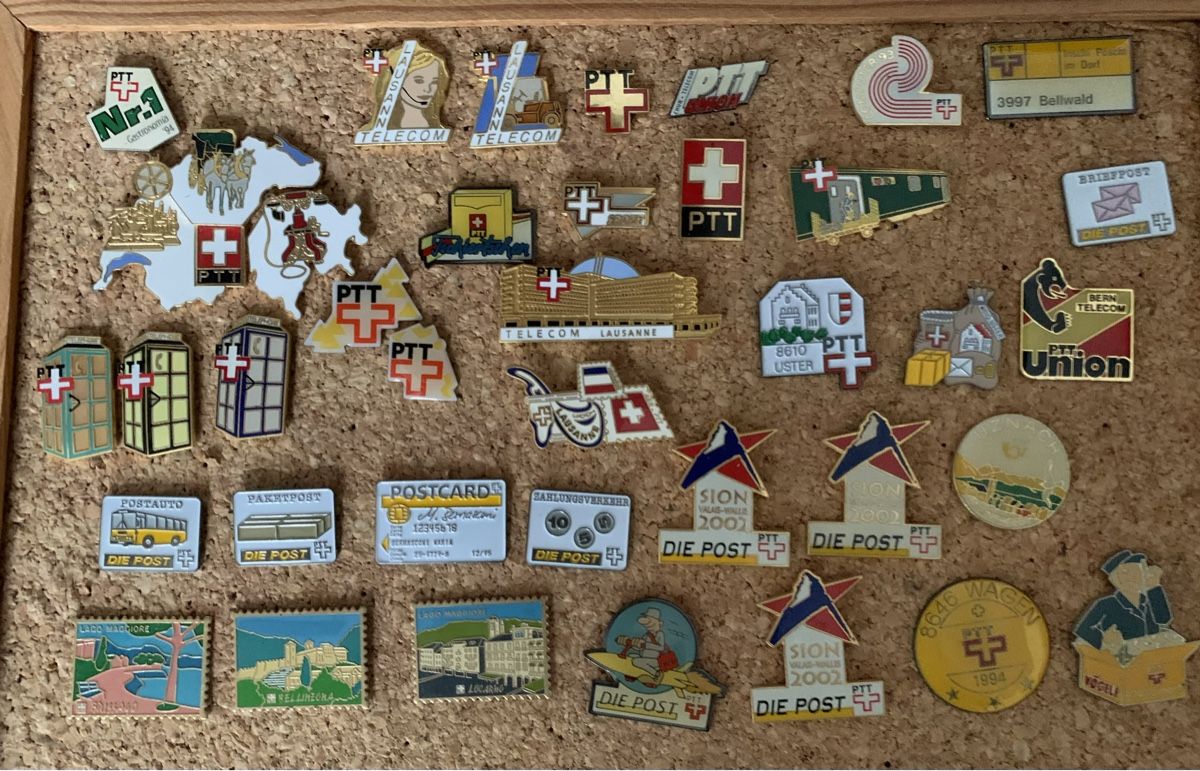 Placchette & Badge: 39 Pin‘s PTT und DIE POST – Usato da Egg b. Zürich venduto da ohtannenbaum