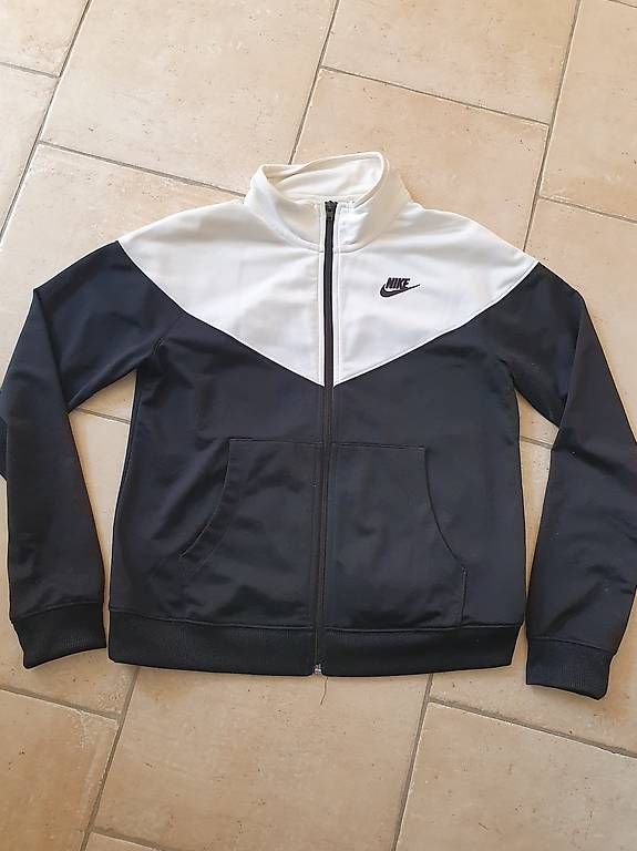Nike Vestes: Veste de training Nike – D'occasion à Pampigny par cricri01