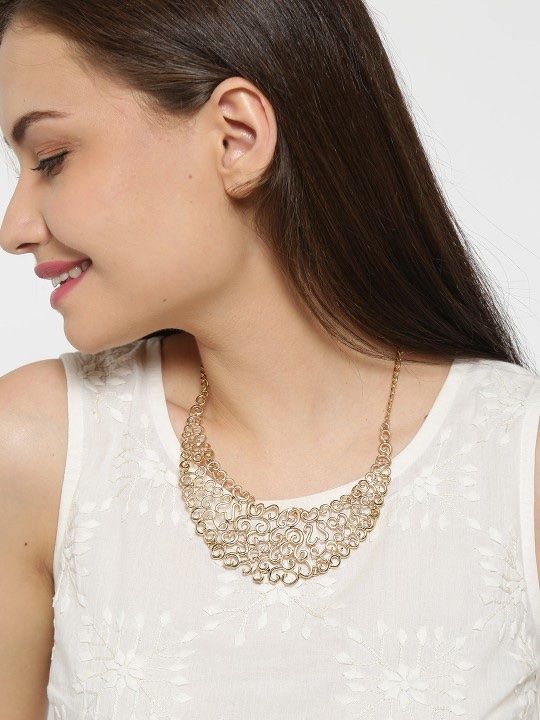 Catenine: Collier brodé doré jamais porté – Nuovo e nell'imballaggio originale da Vuadens venduto da Nina11