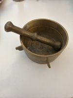 G 725 ) ANTIKER MASSIVER MESSING MÖRSER MIT STÖßEL
