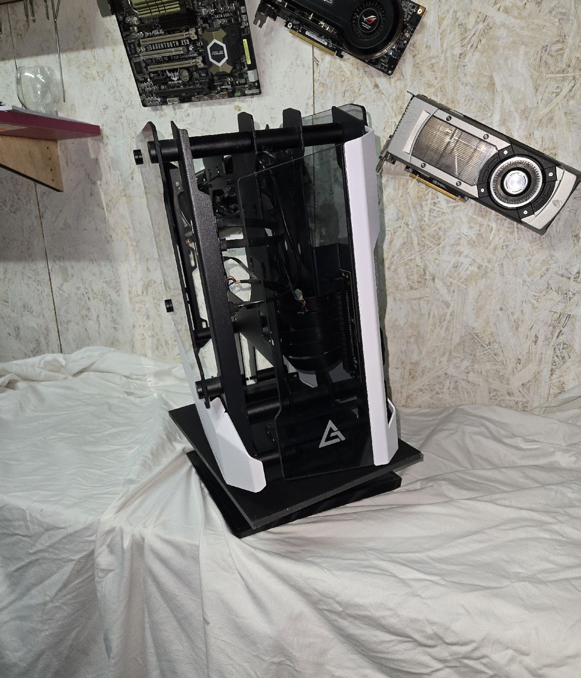 Custodie: Antec Striker Mini-ITX Gehäuse – Usato da Riehen venduto da cosh 4