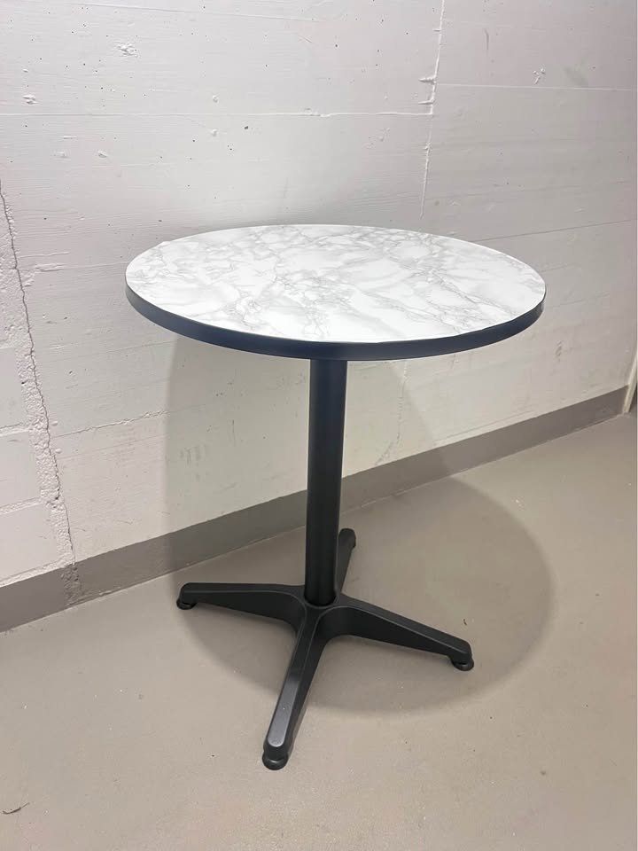 Tables: Bartisch 70 cm und 115 cm – D'occasion à Solothurn par sl_27 2