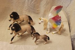 Lot de 5 figurines chevaux Schleich, licorne arc-en-ciel