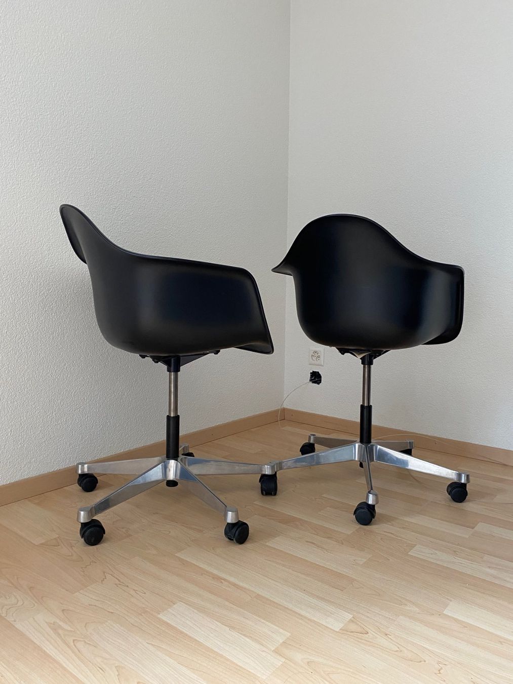 Vitra Sedie: Vitra Eames Plastic Armchair Drehstuhl 2 Stk. – Usato da Laupersdorf venduto da Borer_Liquidationen 3