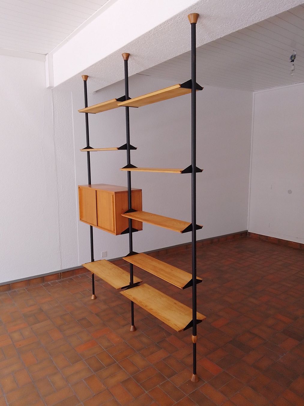 Scaffali: Etagère vintage sol-plafond 1970' – Usato da Biel/Bienne venduto da frenetic 7