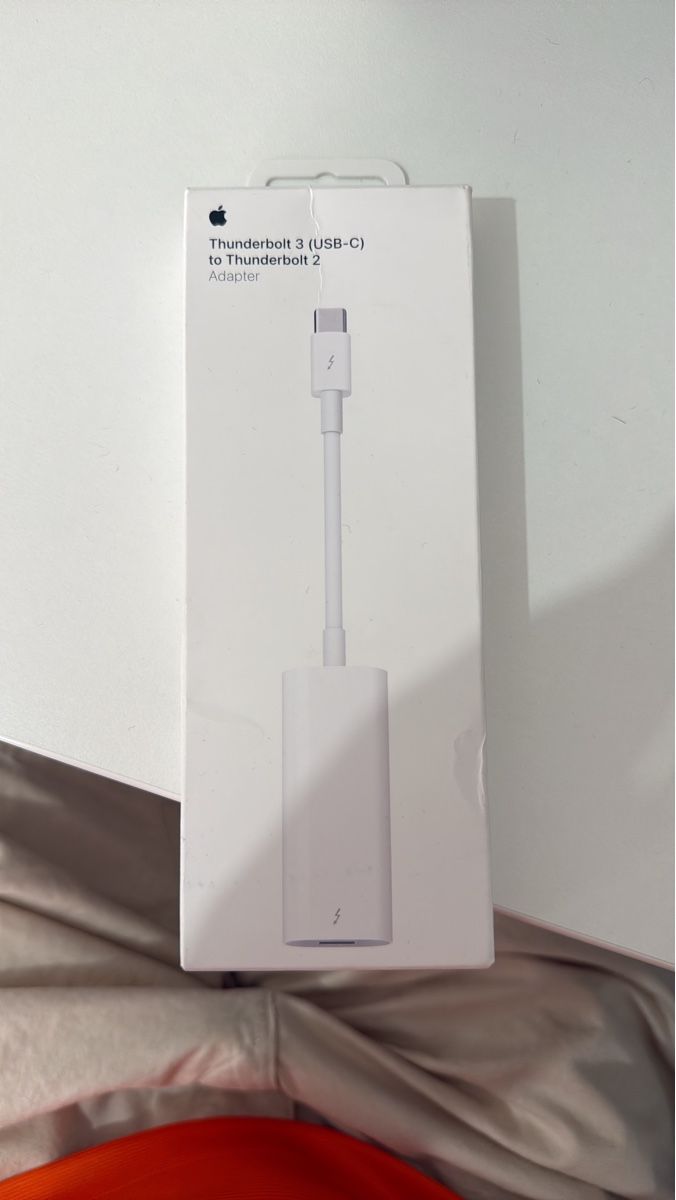 Apple Lecteurs & Adaptateurs: ORIGINAL Apple Thunderbolt 3 to Thunderbolt 2 Adapter – Neuf (Voir description) à Zürich par and_f565