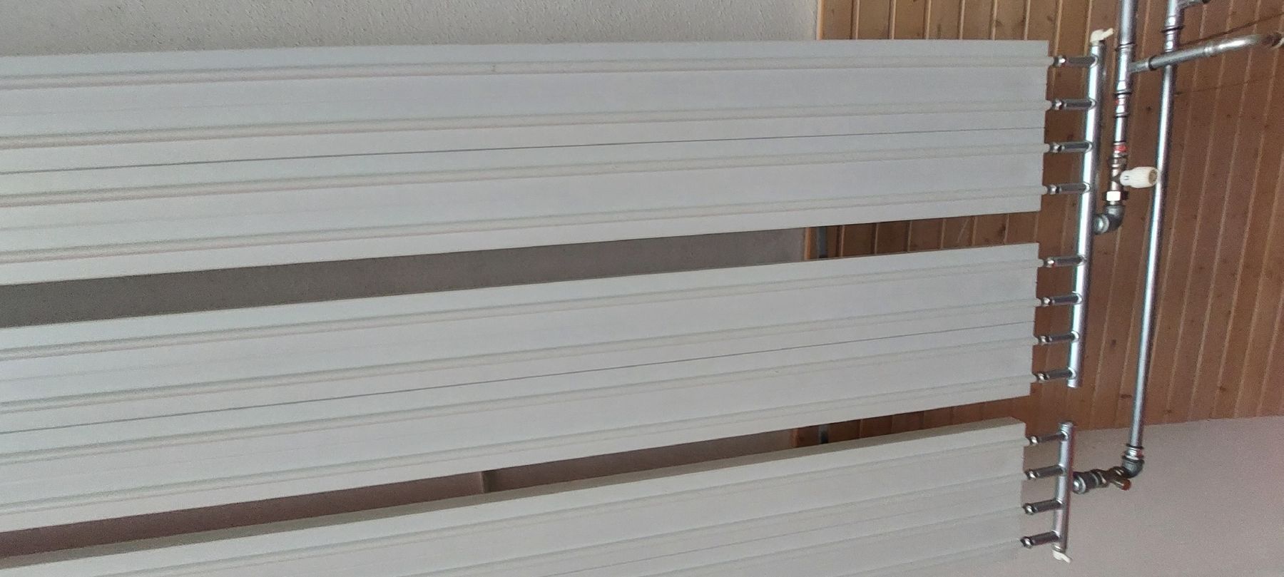 Zehnder Radiatori: 2x Deckenstrahlplatten 3 Elemente a 5 m – Usato da Stans venduto da Ruthli56